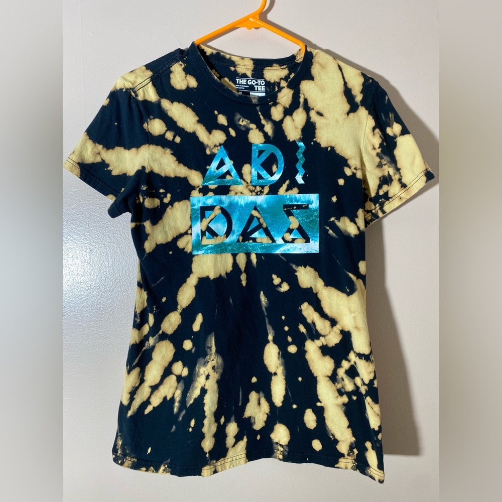 Women’s Adidas Retro Dyed Graphic SS T-shirt—Small